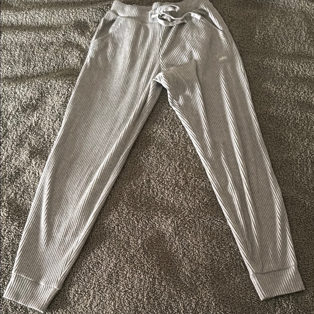 Alo Muse Jogger Pant in gray, size small
